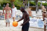 Curacao, 27 December 2015
Jean Paul Boetius (FC Basel) samen met Kenny Tete (Ajax), Terence Kongolo (Feyenoord), Rodney Kongolo (Manchester City) en Jody Lukoki (SC Cambuur) op het strand aan het voetballen