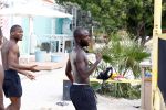 Curacao, 27 December 2015
Jean Paul Boetius (FC Basel) samen met Kenny Tete (Ajax), Terence Kongolo (Feyenoord), Rodney Kongolo (Manchester City) en Jody Lukoki (SC Cambuur) op het strand aan het voetballen