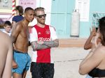 Curacao, 27 December 2015
Jean Paul Boetius (FC Basel) samen met Kenny Tete (Ajax), Terence Kongolo (Feyenoord), Rodney Kongolo (Manchester City) en Jody Lukoki (SC Cambuur) op het strand aan het voetballen