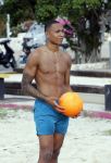Curacao, 27 December 2015
Jean Paul Boetius (FC Basel) samen met Kenny Tete (Ajax), Terence Kongolo (Feyenoord), Rodney Kongolo (Manchester City) en Jody Lukoki (SC Cambuur) op het strand aan het voetballen