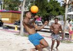 Curacao, 27 December 2015
Jean Paul Boetius (FC Basel) samen met Kenny Tete (Ajax), Terence Kongolo (Feyenoord), Rodney Kongolo (Manchester City) en Jody Lukoki (SC Cambuur) op het strand aan het voetballen