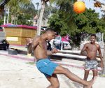Curacao, 27 December 2015
Jean Paul Boetius (FC Basel) samen met Kenny Tete (Ajax), Terence Kongolo (Feyenoord), Rodney Kongolo (Manchester City) en Jody Lukoki (SC Cambuur) op het strand aan het voetballen