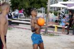 Curacao, 27 December 2015
Jean Paul Boetius (FC Basel) samen met Kenny Tete (Ajax), Terence Kongolo (Feyenoord), Rodney Kongolo (Manchester City) en Jody Lukoki (SC Cambuur) op het strand aan het voetballen