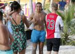 Curacao, 27 December 2015
Jean Paul Boetius (FC Basel) samen met Kenny Tete (Ajax), Terence Kongolo (Feyenoord), Rodney Kongolo (Manchester City) en Jody Lukoki (SC Cambuur) op het strand aan het voetballen