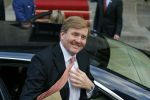 Amsterdam 2 december 2015
Koninklijke Familie bij uitreiking Prins Claus Prijs 2015 in het Koninklijk Paleis op de Dam. De Prins Claus Prijzen worden door het Prins Claus Fonds voor Cultuur en Ontwikkeling sinds 1997 jaarlijks toegekend aan kunstenaars, denkers en culturele organisaties. Aanwezig Koning Willem Alexander koningin Maxima Prins Constantijn Prinses Beatrix Prinses Laurentien en Prinses Mabel