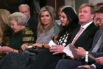 Koninklijke Familie bij uitreiking Prins Claus Prijs 2015 in het Koninklijk Paleis op de Dam. De Prins Claus Prijzen worden door het Prins Claus Fonds voor Cultuur en Ontwikkeling sinds 1997 jaarlijks toegekend aan kunstenaars, denkers en culturele organisaties. 

Royal Family at ceremony Prince Claus Award in 2015 at the Royal Palace on Dam Square. The Prince Claus Awards are presented by the Prince Claus Fund for Culture and Development since 1997 awarded annually to artists, thinkers and cultural organizations.

OP de foto / On the photo:  Prinses Beatrix  , Prinses Mabel ,  Prins Constantijn en Prinses Laurentien , Koning Willem-Alexander en Koningin Maxima met de Iraanse fotografe Newsha Tavakolian