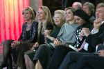Koninklijke Familie bij uitreiking Prins Claus Prijs 2015 in het Koninklijk Paleis op de Dam. De Prins Claus Prijzen worden door het Prins Claus Fonds voor Cultuur en Ontwikkeling sinds 1997 jaarlijks toegekend aan kunstenaars, denkers en culturele organisaties. 

Royal Family at ceremony Prince Claus Award in 2015 at the Royal Palace on Dam Square. The Prince Claus Awards are presented by the Prince Claus Fund for Culture and Development since 1997 awarded annually to artists, thinkers and cultural organizations.

OP de foto / On the photo:  Prinses Beatrix  , Prinses Mabel ,  Prins Constantijn en Prinses Laurentien , Koning Willem-Alexander en Koningin Maxima met de Iraanse fotografe Newsha Tavakolian