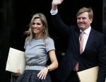 Amsterdam 2 december 2015
Koninklijke Familie bij uitreiking Prins Claus Prijs 2015 in het Koninklijk Paleis op de Dam. De Prins Claus Prijzen worden door het Prins Claus Fonds voor Cultuur en Ontwikkeling sinds 1997 jaarlijks toegekend aan kunstenaars, denkers en culturele organisaties. Aanwezig Koning Willem Alexander koningin Maxima Prins Constantijn Prinses Beatrix Prinses Laurentien en Prinses Mabel