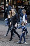 Amsterdam 17 januari 2016
Premiere Woezel en Pip in Tuschinski. Dinand en Lucy Woesthoff met hun kinderen