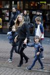 Amsterdam 17 januari 2016
Premiere Woezel en Pip in Tuschinski. Dinand en Lucy Woesthoff met hun kinderen