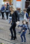 Amsterdam 17 januari 2016
Premiere Woezel en Pip in Tuschinski. Dinand en Lucy Woesthoff met hun kinderen