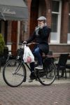 Amsterdam 10 december 2015 
Mart Visser op de fiets in Amsterdam zuid.