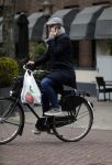 Amsterdam 10 december 2015 
Mart Visser op de fiets in Amsterdam zuid.