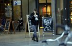 Amsterdam 5 januari 2016
Martin Garrix eet broodje op weg naar zijn appartement.