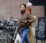 Amsterdam 11 december 2015
Maureen du toit doet boodschappen in amsterdam zuid.