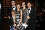 Amsterdam 15 december 2015
Premiere Star wars in het amsterdam theater.
Michiel Mol met Marlous Mens en kinderen