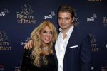 Scheveningen 13 december 2015
Premiere Beauty & the beast in het circustheater.
Patricia Paay met vriend Maurice