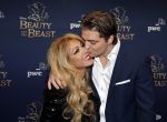 Scheveningen 13 december 2015
Premiere Beauty & the beast in het circustheater.
Patricia Paay met vriend Maurice