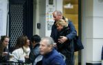 Amsterdam 9 januari 2016
Patty Brard op terras op de pc hooftstraat in gesprek met Connie Breukhoven en haar vriend Eugene v Dun