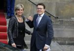 Amsterdam 2 december 2015
Koninklijke Familie bij uitreiking Prins Claus Prijs 2015 in het Koninklijk Paleis op de Dam. De Prins Claus Prijzen worden door het Prins Claus Fonds voor Cultuur en Ontwikkeling sinds 1997 jaarlijks toegekend aan kunstenaars, denkers en culturele organisaties. Aanwezig Koning Willem Alexander koningin Maxima Prins Constantijn Prinses Beatrix Prinses Laurentien en Prinses Mabel