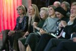 Koninklijke Familie bij uitreiking Prins Claus Prijs 2015 in het Koninklijk Paleis op de Dam. De Prins Claus Prijzen worden door het Prins Claus Fonds voor Cultuur en Ontwikkeling sinds 1997 jaarlijks toegekend aan kunstenaars, denkers en culturele organisaties. 

Royal Family at ceremony Prince Claus Award in 2015 at the Royal Palace on Dam Square. The Prince Claus Awards are presented by the Prince Claus Fund for Culture and Development since 1997 awarded annually to artists, thinkers and cultural organizations.

OP de foto / On the photo:  Prinses Beatrix  , Prinses Mabel ,  Prins Constantijn en Prinses Laurentien , Koning Willem-Alexander en Koningin Maxima met de Iraanse fotografe Newsha Tavakolian