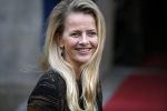 Amsterdam 2 december 2015
Koninklijke Familie bij uitreiking Prins Claus Prijs 2015 in het Koninklijk Paleis op de Dam. De Prins Claus Prijzen worden door het Prins Claus Fonds voor Cultuur en Ontwikkeling sinds 1997 jaarlijks toegekend aan kunstenaars, denkers en culturele organisaties. Aanwezig Koning Willem Alexander koningin Maxima Prins Constantijn Prinses Beatrix Prinses Laurentien en Prinses Mabel