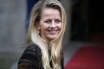 Amsterdam 2 december 2015
Koninklijke Familie bij uitreiking Prins Claus Prijs 2015 in het Koninklijk Paleis op de Dam. De Prins Claus Prijzen worden door het Prins Claus Fonds voor Cultuur en Ontwikkeling sinds 1997 jaarlijks toegekend aan kunstenaars, denkers en culturele organisaties. Aanwezig Koning Willem Alexander koningin Maxima Prins Constantijn Prinses Beatrix Prinses Laurentien en Prinses Mabel