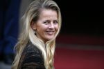 Amsterdam 2 december 2015
Koninklijke Familie bij uitreiking Prins Claus Prijs 2015 in het Koninklijk Paleis op de Dam. De Prins Claus Prijzen worden door het Prins Claus Fonds voor Cultuur en Ontwikkeling sinds 1997 jaarlijks toegekend aan kunstenaars, denkers en culturele organisaties. Aanwezig Koning Willem Alexander koningin Maxima Prins Constantijn Prinses Beatrix Prinses Laurentien en Prinses Mabel