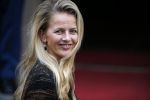 Amsterdam 2 december 2015
Koninklijke Familie bij uitreiking Prins Claus Prijs 2015 in het Koninklijk Paleis op de Dam. De Prins Claus Prijzen worden door het Prins Claus Fonds voor Cultuur en Ontwikkeling sinds 1997 jaarlijks toegekend aan kunstenaars, denkers en culturele organisaties. Aanwezig Koning Willem Alexander koningin Maxima Prins Constantijn Prinses Beatrix Prinses Laurentien en Prinses Mabel