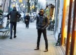 Amsterdam 4 januari 2016
Regilio Tuur ontmoet Ruud Gullit en Dirk Zeelenberg op de cornelis schuytstraat.