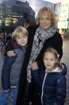 Amsterdam 10 januari 2016
Premiere race naar de maan in pathe arena.
Ria Bremer met kleinkinderen