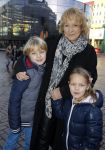 Amsterdam 10 januari 2016
Premiere race naar de maan in pathe arena.
Ria Bremer met kleinkinderen
