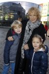 Amsterdam 10 januari 2016
Premiere race naar de maan in pathe arena.
Ria Bremer met kleinkinderen