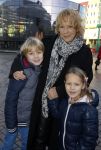 Amsterdam 10 januari 2016
Premiere race naar de maan in pathe arena.
Ria Bremer met kleinkinderen