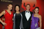 Amsterdam 15 december 2015
Sportgala/ sportverkiezing sportman en sportvrouw van het jaar in de Rai.
Sanne en Lieke Wevers met hun ouders