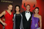 Amsterdam 15 december 2015
Sportgala/ sportverkiezing sportman en sportvrouw van het jaar in de Rai.
Sanne en Lieke Wevers met hun ouders