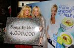 Hoorn 15 december 2015
Boek presentatie Sonja Bakker . Al har kinderen en man Jan Reus zijn aanwezig.
Mary Borsato reikt award uit voor het 4 miljoenste boek van Sonja
