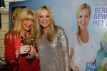 Hoorn 15 december 2015
Boek presentatie Sonja Bakker . Al har kinderen en man Jan Reus zijn aanwezig.
Mary Borsato reikt award uit voor het 4 miljoenste boek van Sonja