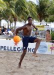 Curacao, 27 December 2015
Jean Paul Boetius (FC Basel) samen met Kenny Tete (Ajax), Terence Kongolo (Feyenoord), Rodney Kongolo (Manchester City) en Jody Lukoki (SC Cambuur) op het strand aan het voetballen