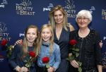 Scheveningen 13 december 2015
Premiere Beauty & the beast in het circustheater.
Vivian Slingerland met kinderen en moeder