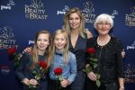 Scheveningen 13 december 2015
Premiere Beauty & the beast in het circustheater.
Vivian Slingerland met kinderen en moeder