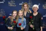 Scheveningen 13 december 2015
Premiere Beauty & the beast in het circustheater.
Vivian Slingerland met kinderen en moeder