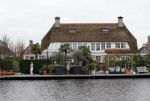 Aalsmeer 2 december 2015
Gerard Joling zou het huis van zijn manager Wino Omtzgt hebben gekocht.