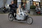 Amsterdam 19 december 2016
Dirk Zeelenberg en zijn vrouw Suus samen in de bakfiets in amsterdam zuid.