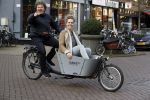 Amsterdam 19 december 2016
Dirk Zeelenberg en zijn vrouw Suus samen in de bakfiets in amsterdam zuid.