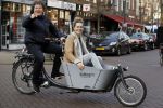 Amsterdam 19 december 2016
Dirk Zeelenberg en zijn vrouw Suus samen in de bakfiets in amsterdam zuid.