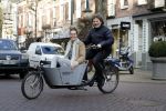 Amsterdam 19 december 2016
Dirk Zeelenberg en zijn vrouw Suus samen in de bakfiets in amsterdam zuid.