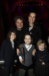 Amsterdam 22 december 2016
Premiere wereld kerstcircus in Carre. Dirk Zeelenberg met vrouw Suus en kinderen
