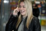 Beverwijk 24 december 2016
Estavana Polman en Rafael v d Vaart overhandigen Charles Ruijgrok een cheque van 2500 euro voor het zeldzame ziekten fonds . Event vond plaats in de winkel van de moeder van rafael Lolita .