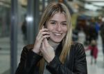 Beverwijk 24 december 2016
Estavana Polman en Rafael v d Vaart overhandigen Charles Ruijgrok een cheque van 2500 euro voor het zeldzame ziekten fonds . Event vond plaats in de winkel van de moeder van rafael Lolita .